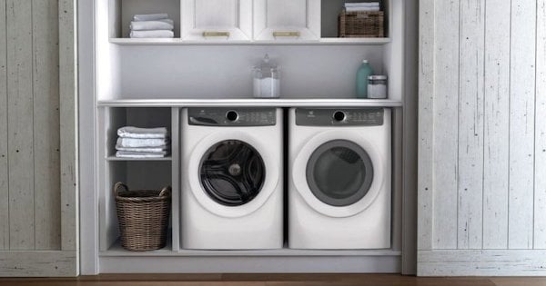 Advantages and Disadvantages of Front Load Washer - Electrolux EFLW427UIW Lifestyle Image