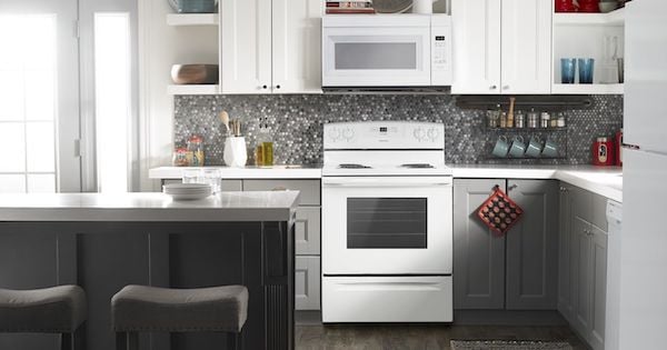 Amana Electric Range Reviews - Amana ACR4503SFW Lifestyle Image