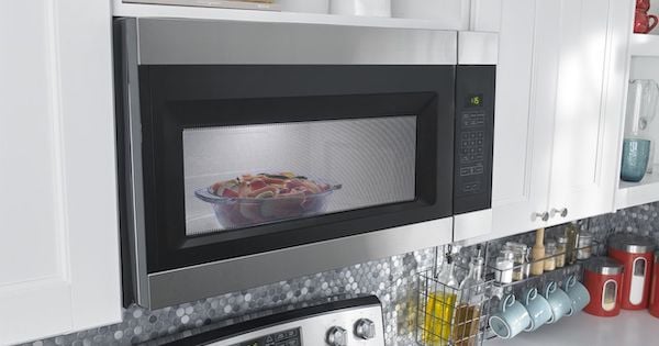 Amana Microwaves - Amana AMV2307PFS Lifestyle Image