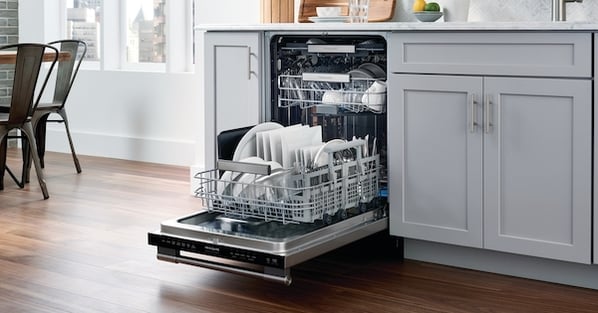 Stainless Steel Interior Dishwasher_Frigidaire Professional lifestyle image