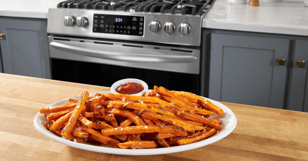 Frigidaire Stove with Air Fry - Lifestyle Image Sweet Potato Fries