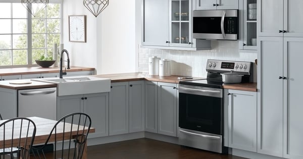 Frigidaire vs Whirlpool Electric Range - Frigidaire Lifestyle Image