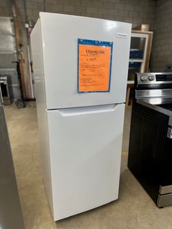 Frigidaire FFET1022UW Top Freezer Refrigerator