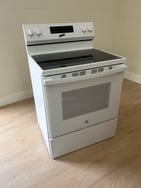 GE GRF400PVWW Electric Range