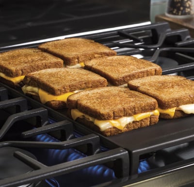 GE JGB700SEJSS Gas Range - Grilled Cheese Griddle