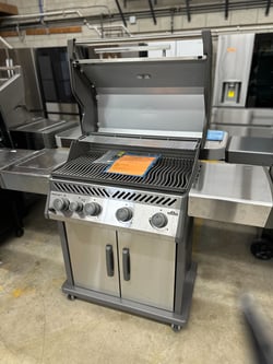 Napoleon RXT525SIBPSS1 Gas Grill