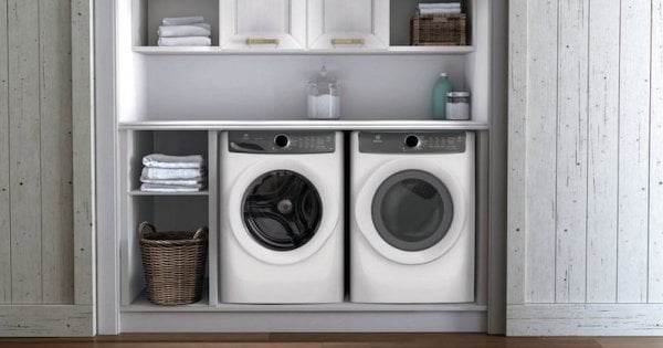 Above the Fold Image Advantages and Disadvantages of Front Load Washer - Electrolux EFLW427UIW Lifestyle Image