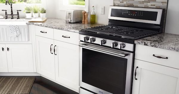 https://blog.bellinghamelectric.com/hubfs/Above%20the%20Fold%20Image%20Best%20Gas%20Range%20-%20Maytag%20Lifestyle%20Image.jpeg