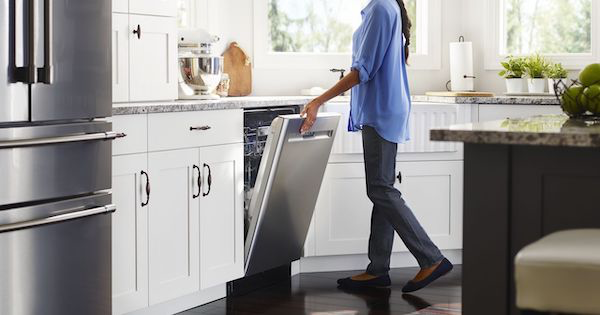 Above the Fold Image Dishwasher Runs Too Long - Maytag Lifestyle Image